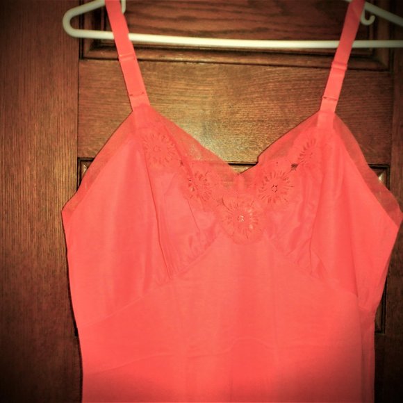 VINTAGE ~ Brand New / Never Worn ~ PETTICOAT ~ Stunning! - Picture 2 of 2